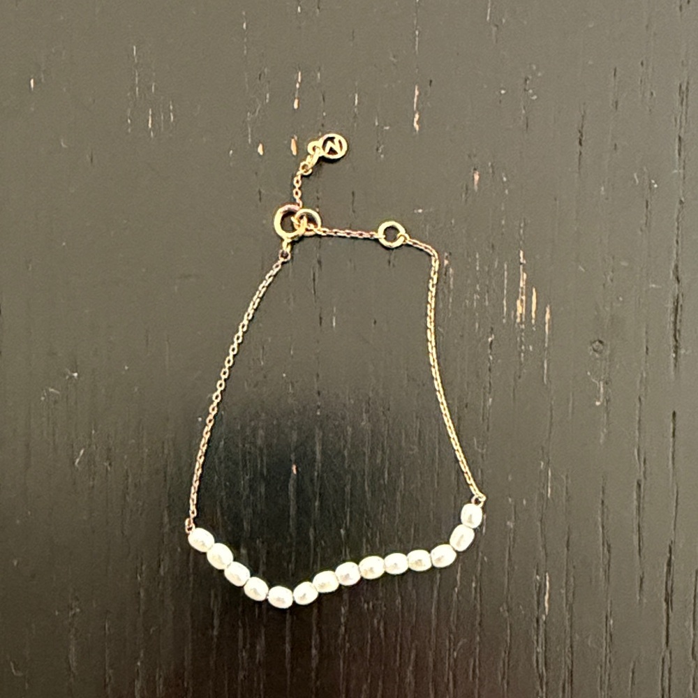 Mejuri Pearl and vermeil bracelet.